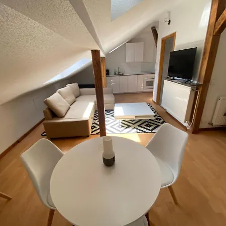 Ancien 4 Apartment *