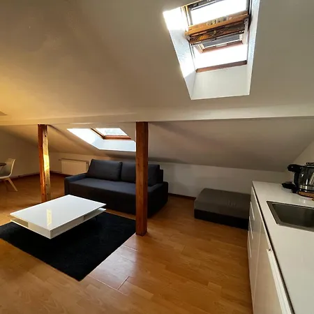 Ancien 4 Apartment *