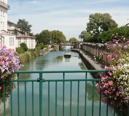 Apartment Ancien 4 *
